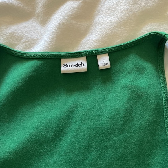 Green Tank Aritzia - Picture 2 of 2